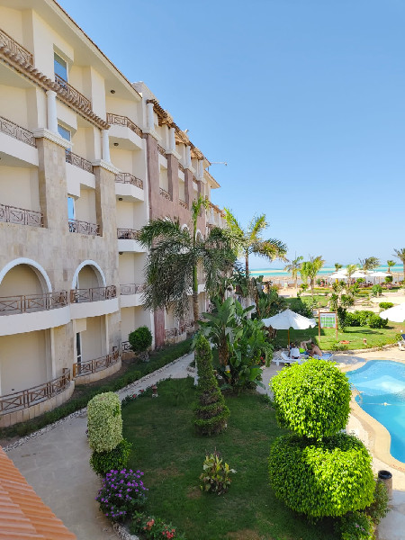 Royal Beach / Al Ahyaa / přímo na vlastní pláži, bazény